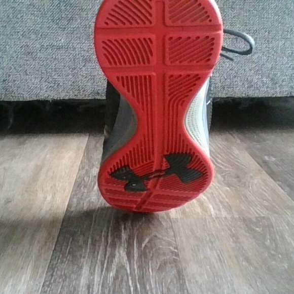 womens black and red basketball shoes